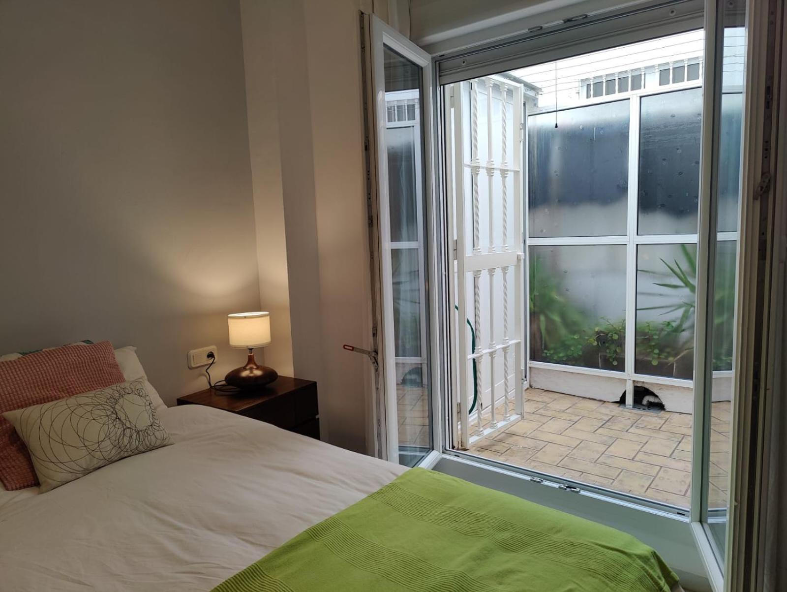 Luminoso Apartamento Exterior Con Balcon Y Patio En Centro Historico Feria-Alameda Севиля Екстериор снимка