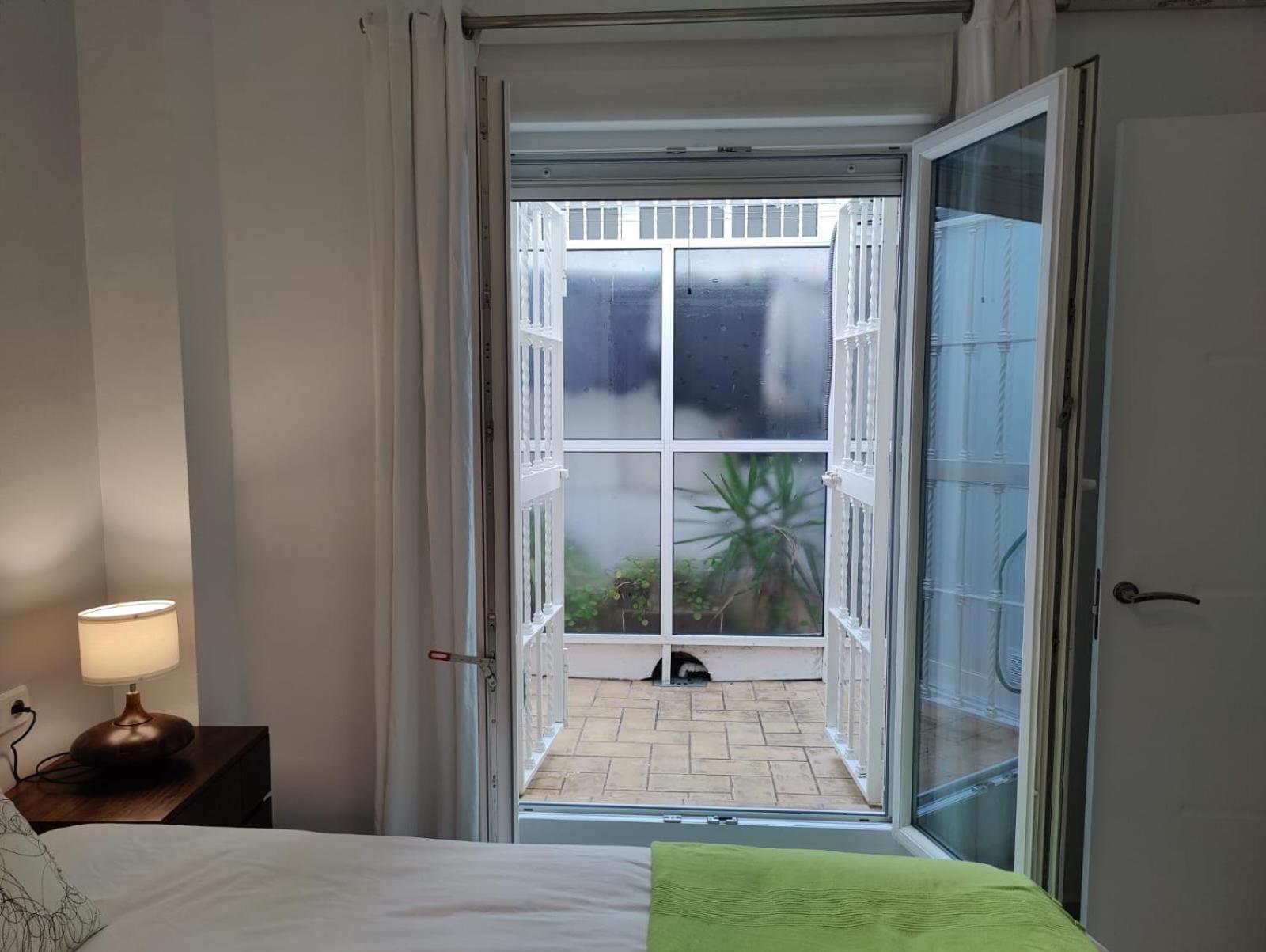 Luminoso Apartamento Exterior Con Balcon Y Patio En Centro Historico Feria-Alameda Севиля Екстериор снимка